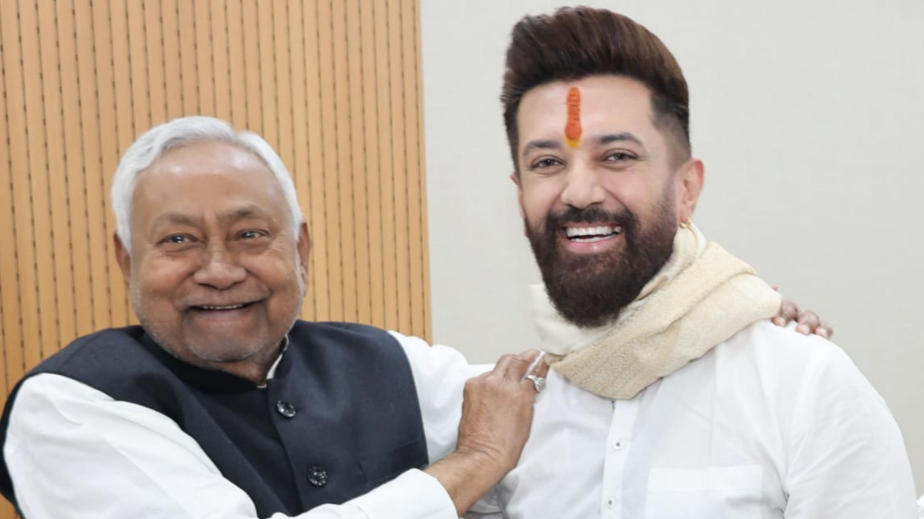 चिराग पासवान ने नीतीश कुमार का समर्थन किया, बिहार सरकार में शामिल होने की इच्छा जताई चिराग पासवान ने नीतीश कुमार का समर्थन किया, बिहार सरकार में शामिल होने की इच्छा जताई