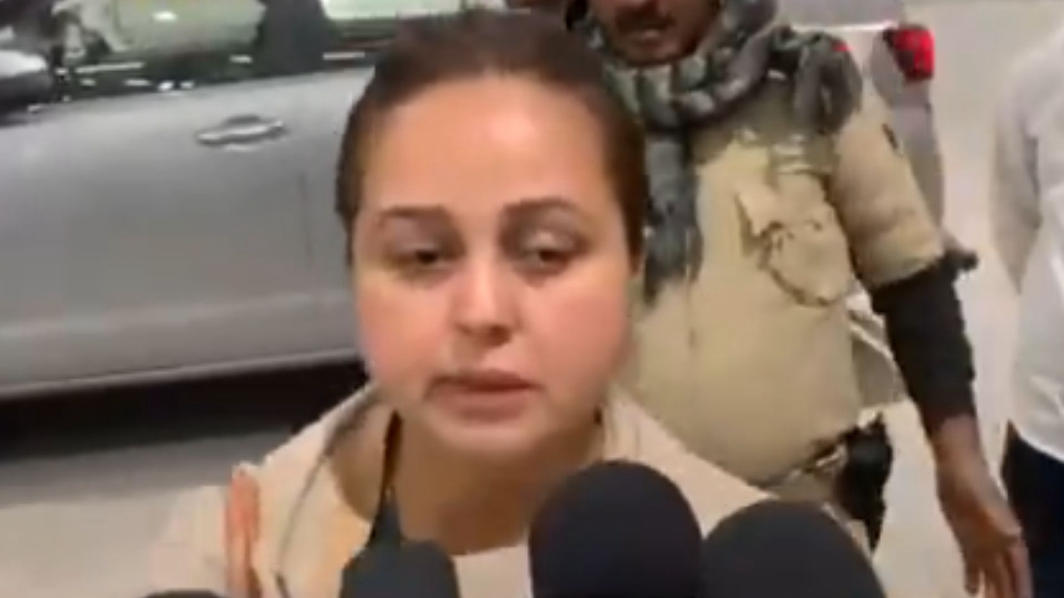 रोहिणी आचार्य ने राजनीति छोड़ी और कहा तेजस्वी के सहयोगियों ने उन्हें परिवार से बाहर कर दिया