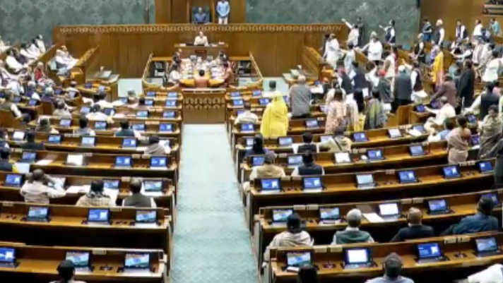 विपक्ष के विरोध के बाद केंद्र ने SIR पर चर्चा के लिए सहमति दी