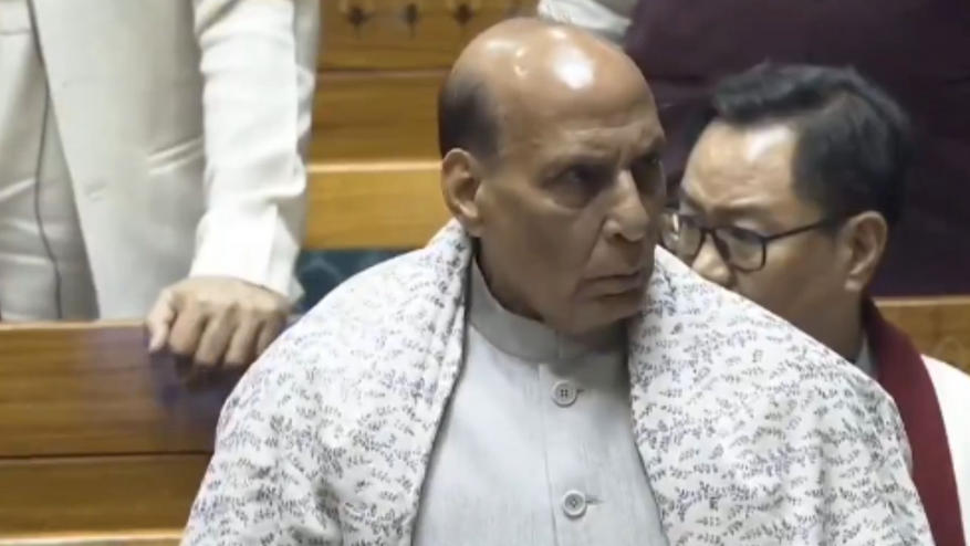 वंदे मातरम् बहस के दौरान लोकसभा में राजनाथ सिंह ने विपक्ष को कड़े शब्दों में जवाब दिया