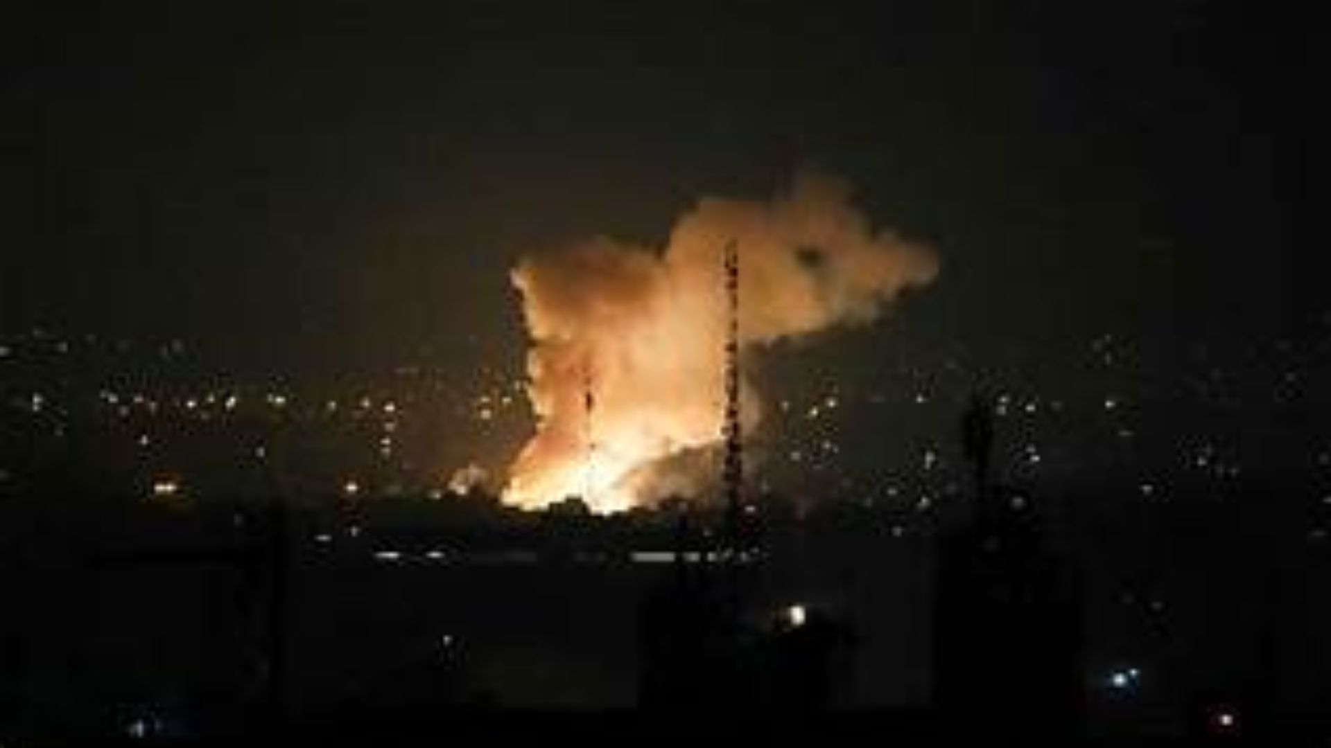 ईरान ने संयुक्त अमेरिका-इज़राइल हमले के बाद कई खाड़ी देशों पर मिसाइलें दागीं