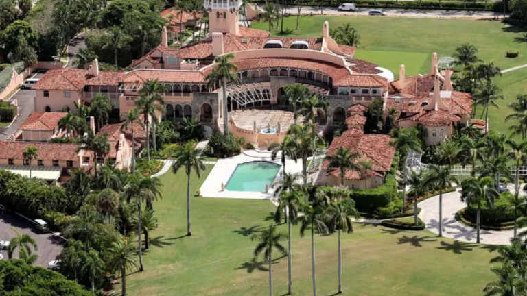 मार-ए-लागो के बाहर सशस्त्र व्यक्ति को अमेरिकी सीक्रेट सर्विस ने मार गिराया