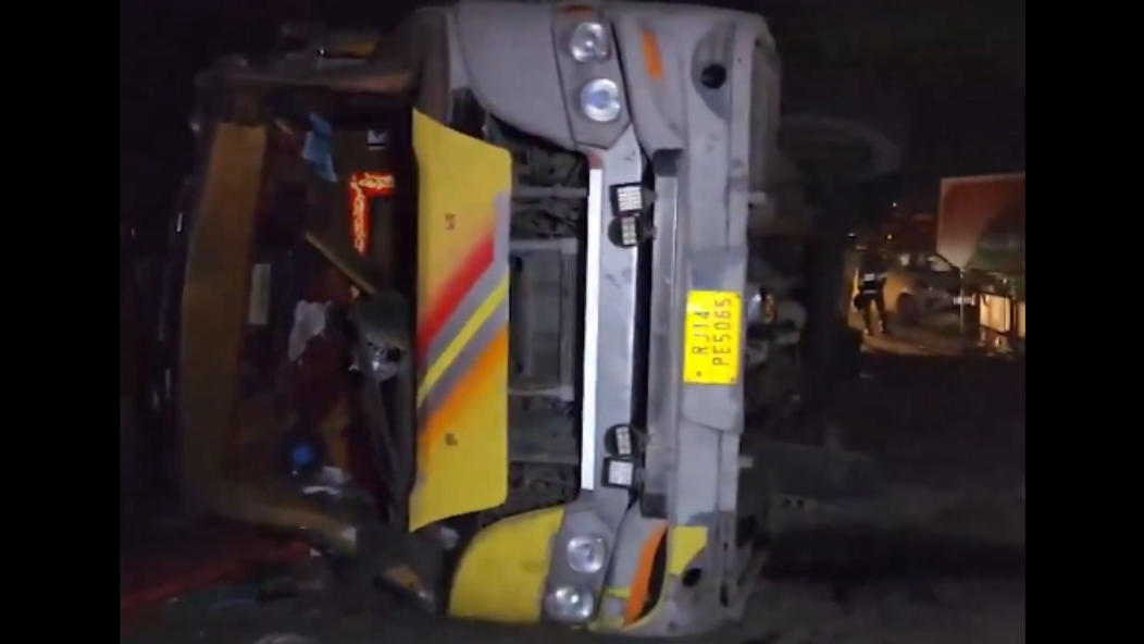 दिल्ली बस हादसे में दो की मौत, करोल बाग में कई घायल दिल्ली बस हादसे में दो की मौत, करोल बाग में कई घायल