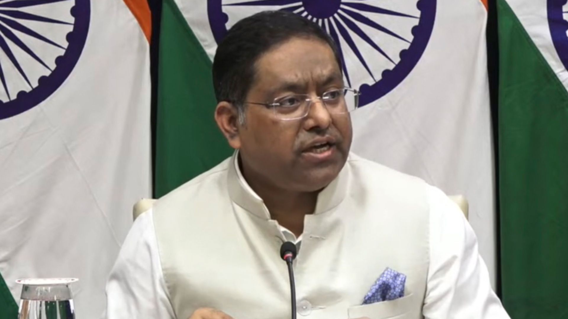 विदेश मंत्रालय ने खाड़ी क्षेत्र में भारतीयों के लिए आपातकालीन हेल्पलाइन जारी की