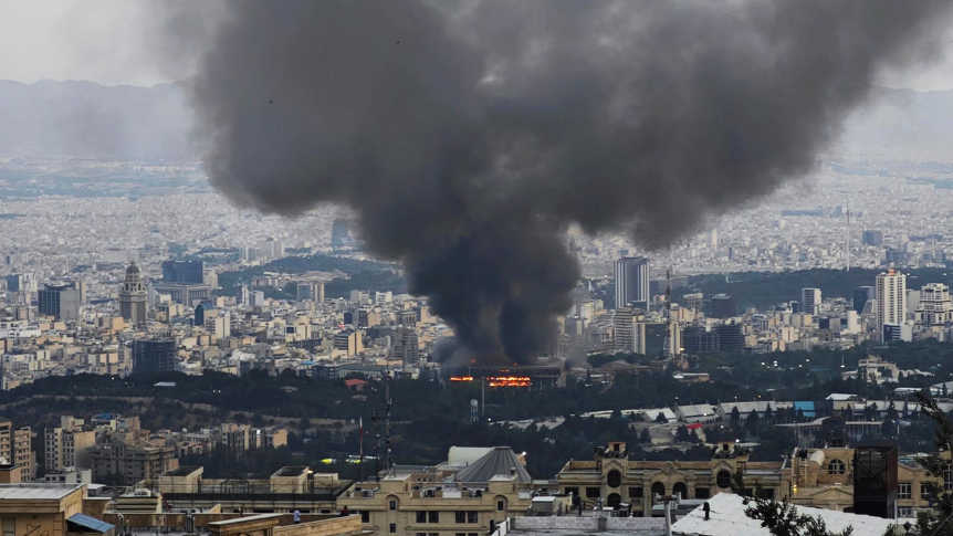 अमेरिका और इज़राइल ने ईरान पर हमले तेज किए, मध्य पूर्व युद्ध अस्थिर चरण में प्रवेश