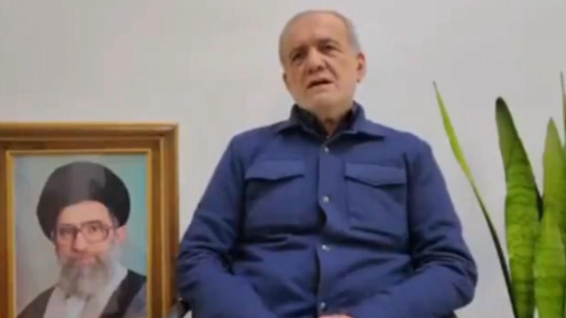 मिसाइल हमलों के बाद पेज़ेश्कियन ने पड़ोसी देशों से माफी मांगी मिसाइल हमलों के बाद पेज़ेश्कियन ने पड़ोसी देशों से माफी मांगी