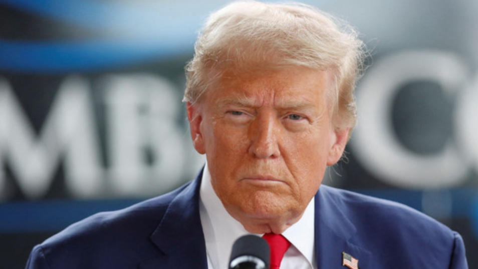 ट्रम्प ने ईरान को चेतावनी दी—‘बहुत कड़ा प्रहार होगा’, तेहरान ने कहा कभी आत्मसमर्पण नहीं करेंगे