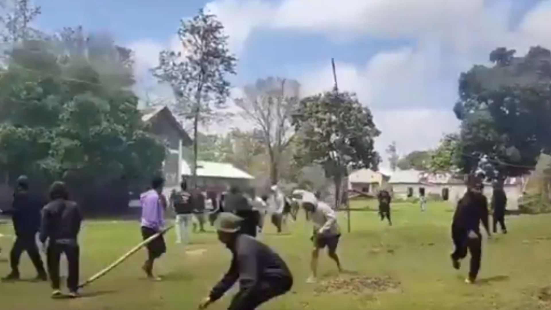 मणिपुर में रॉकेट हमले में दो बच्चों की मौत, बिष्णुपुर में भड़की नई हिंसा