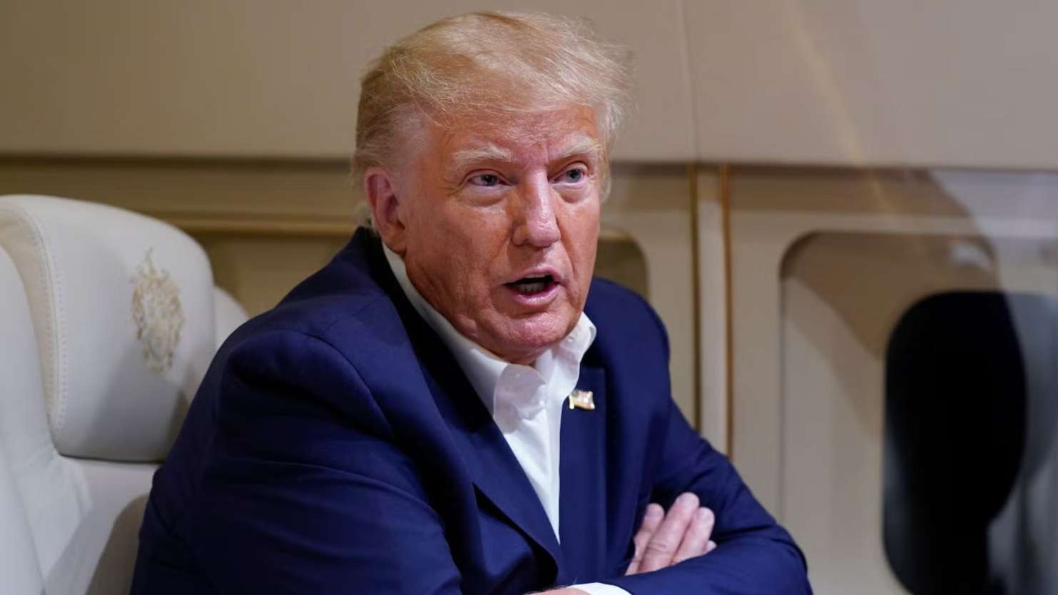 ट्रंप ने कहा कि ईरान ‘पूरी तरह ढहने की स्थिति’ में, होर्मुज़ जलडमरूमध्य खोलने की मांग की