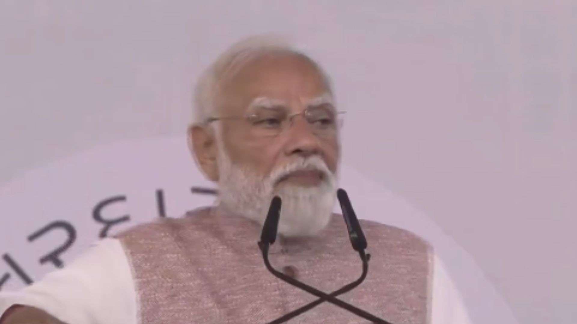 वैश्विक ऊर्जा संकट के बीच प्रधानमंत्री मोदी ने स्कूलों से ऑनलाइन कक्षाओं पर विचार करने की अपील की