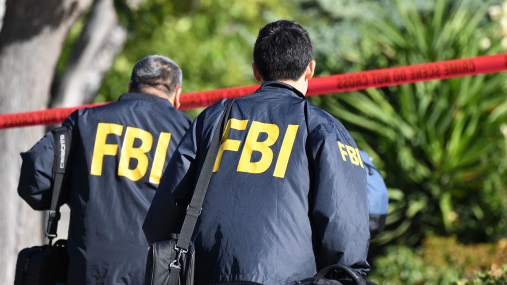 FBI ने ISIS का समर्थन करने और ड्रोन हमलों के लिए वित्तीय सहायता देने के आरोप में तीन लोगों को गिरफ्तार किया