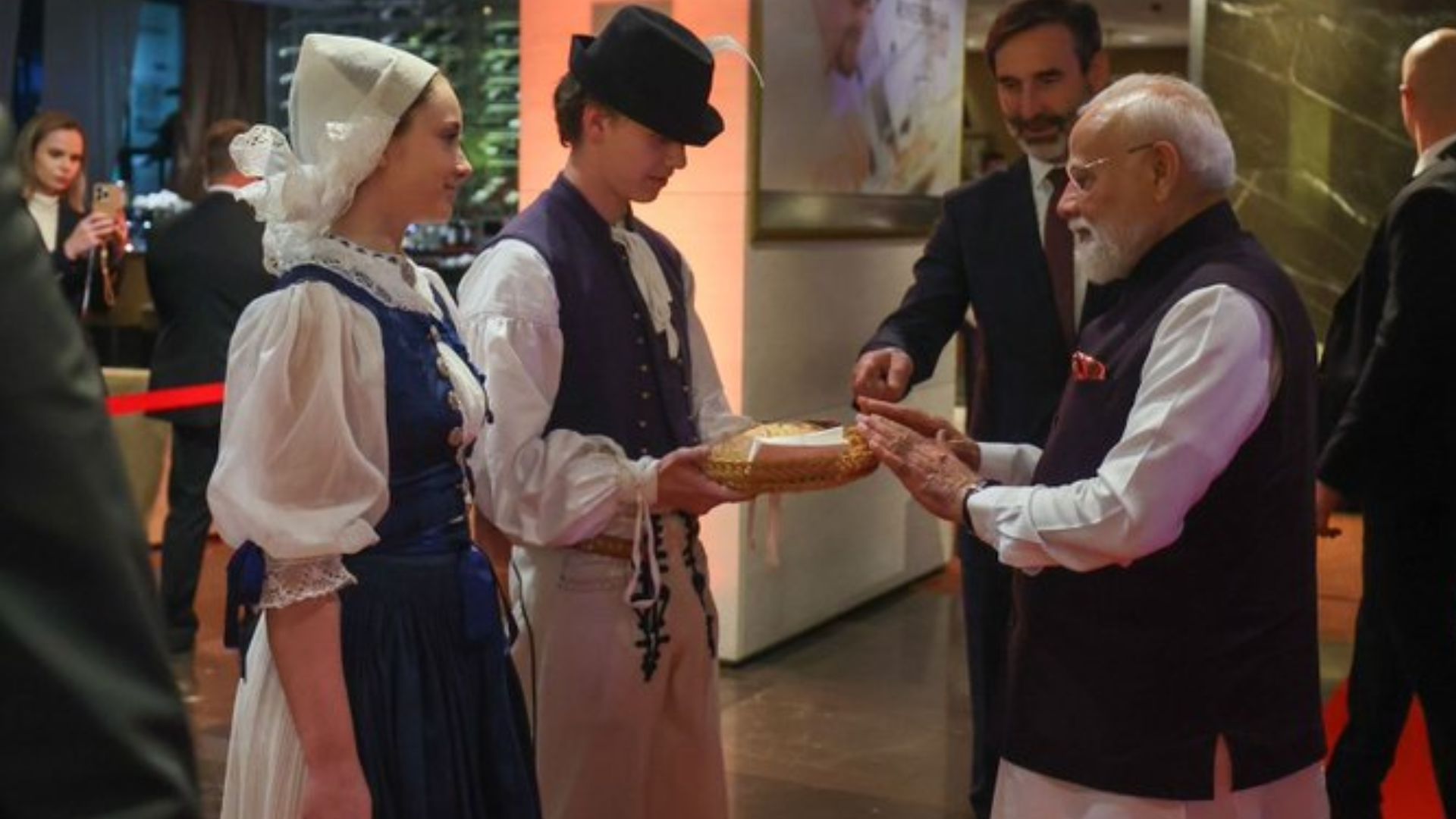 प्रधानमंत्री मोदी का स्लोवाकिया का ऐतिहासिक पहला दौरा, ब्रातिस्लावा में पारंपरिक स्वागत