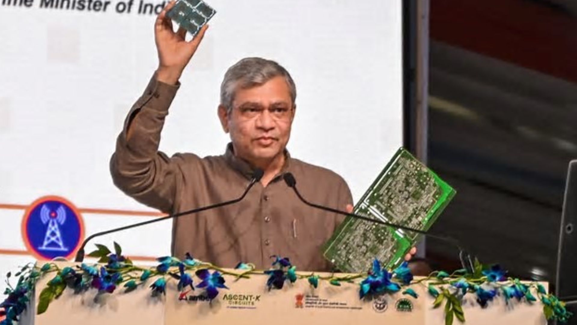 कैबिनेट ने 1.28 लाख करोड़ रुपये के सेमिकॉन 2.0 को दी मंजूरी, 62,500 करोड़ रुपये की मोबाइल विनिर्माण योजना को भी हरी झंडी