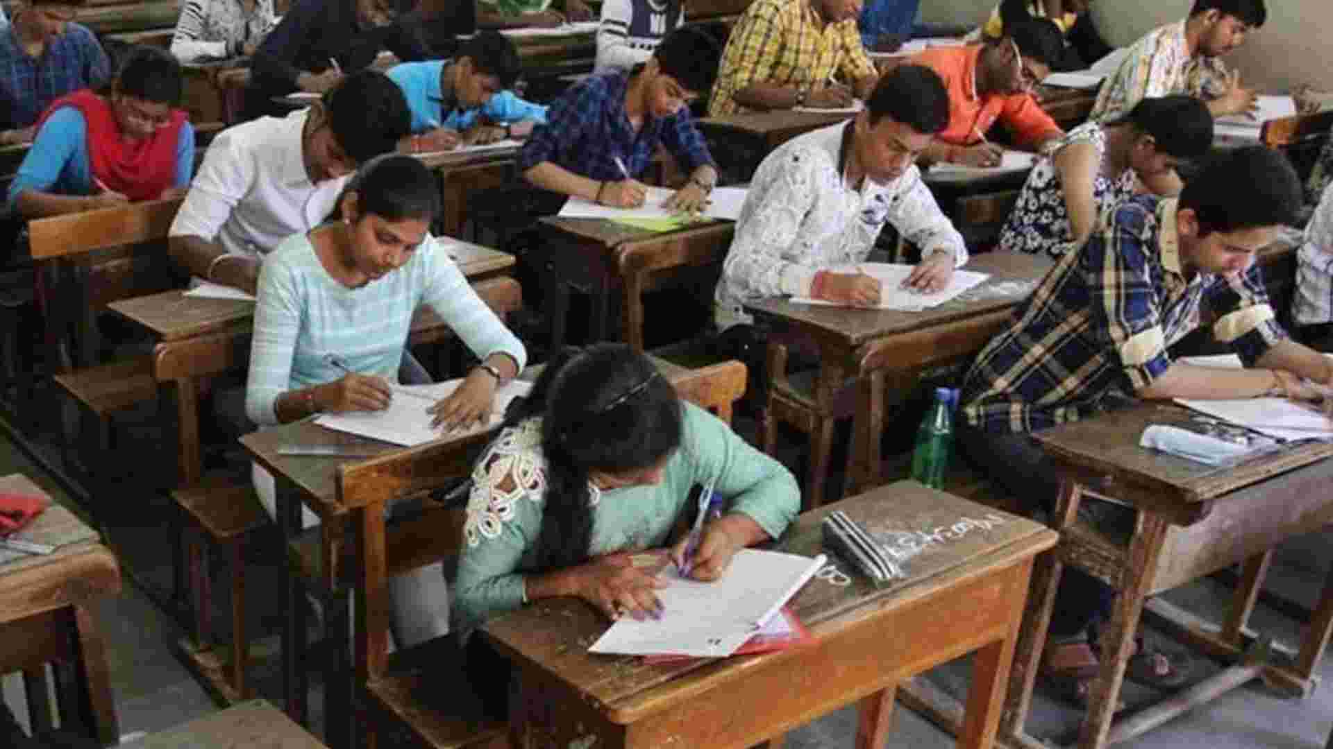 NEET और JEE दाखिले में कक्षा 12वीं के बोर्ड अंकों की भूमिका बढ़ सकती है