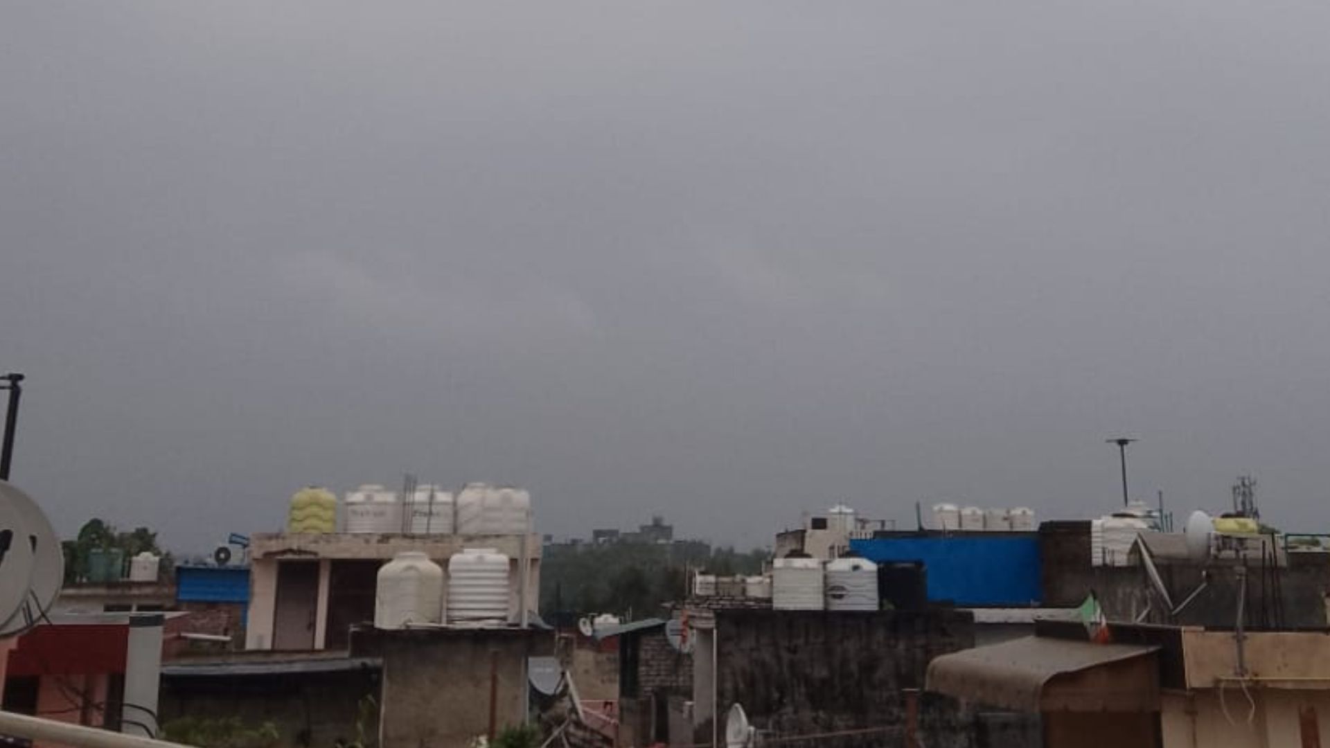 IMD ने दिल्ली-NCR में भारी बारिश की चेतावनी दी; राष्ट्रीय राजधानी के कुछ हिस्सों के लिए रेड अलर्ट जारी