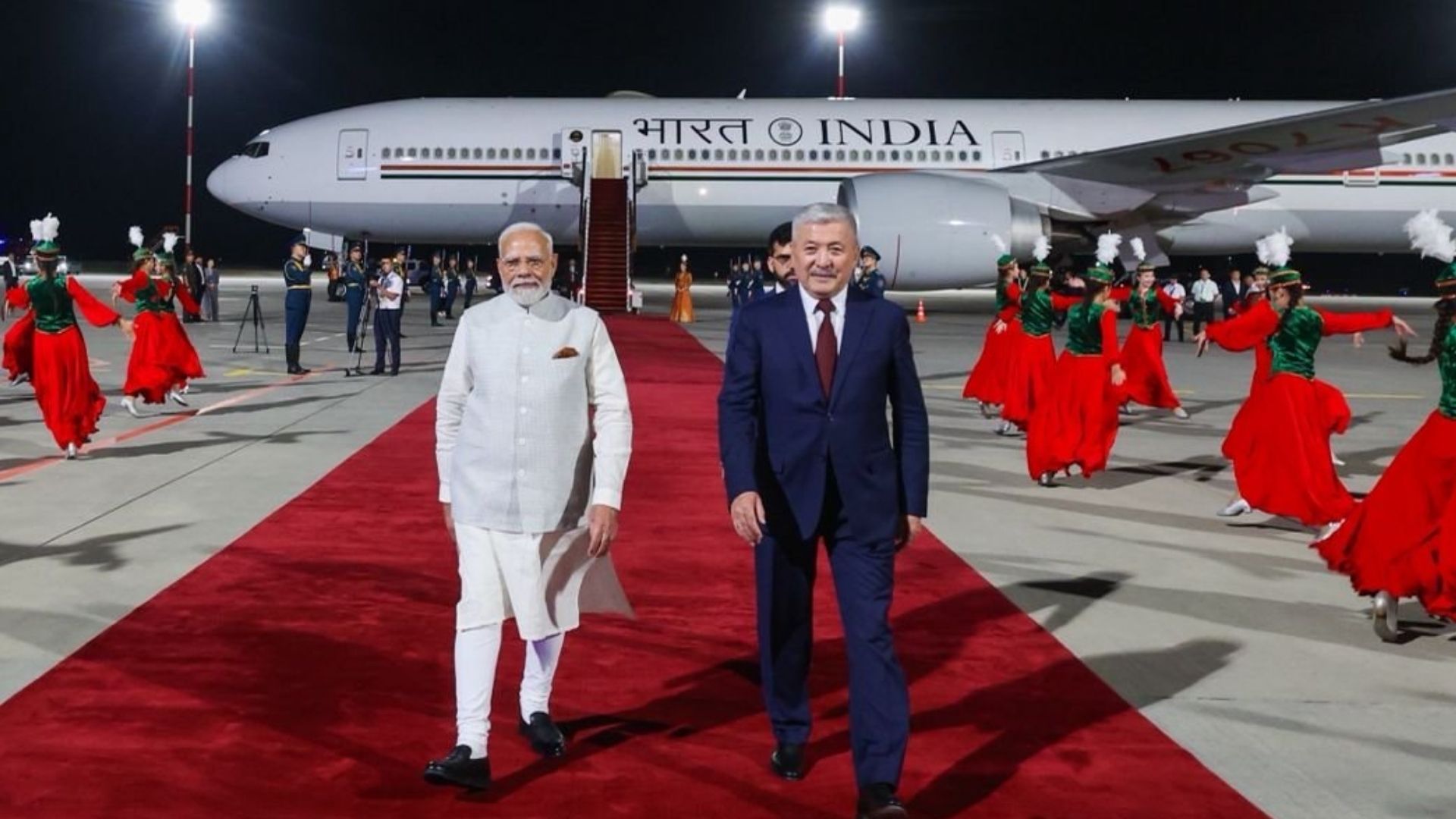 SCO शिखर सम्मेलन के लिए किर्गिस्तान पहुंचे प्रधानमंत्री मोदी, पुतिन से करेंगे मुलाकात