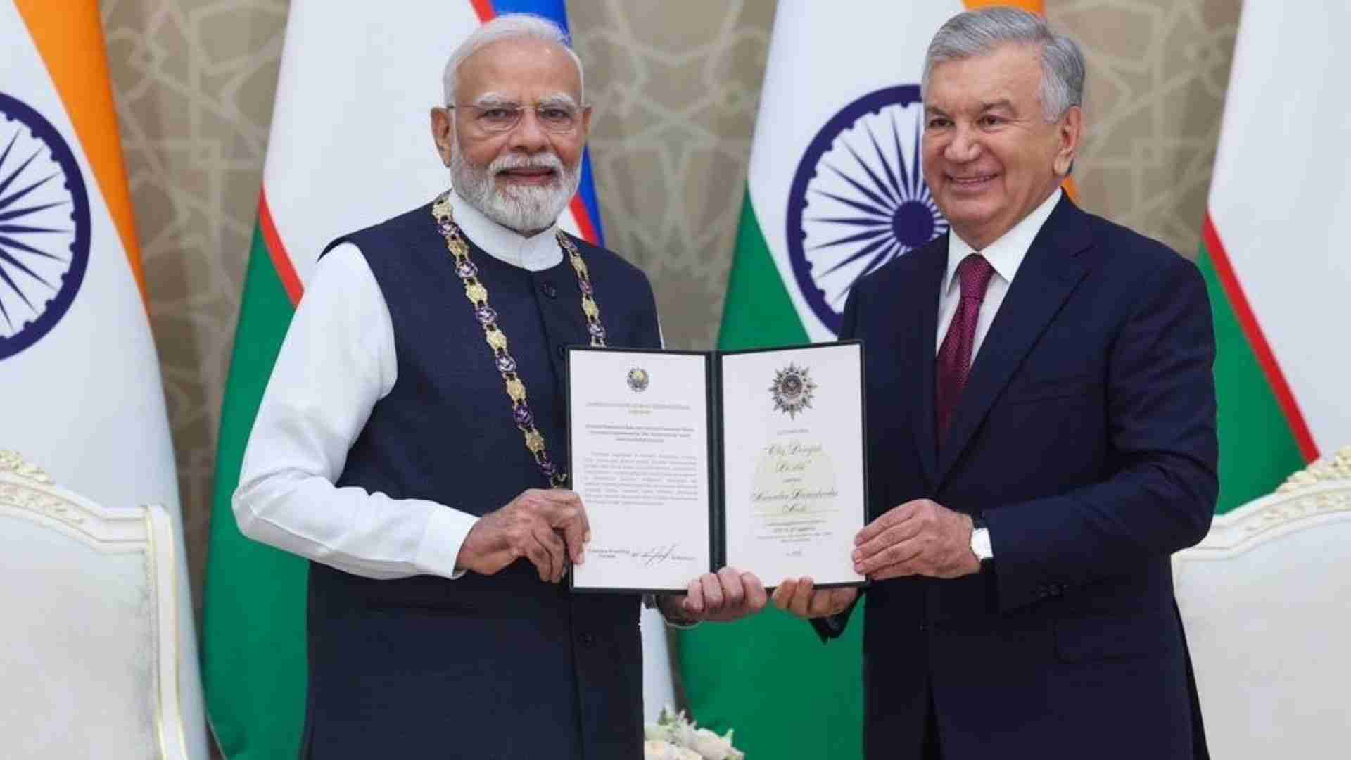 ताशकंद यात्रा के दौरान प्रधानमंत्री मोदी को उज्बेकिस्तान के सर्वोच्च सम्मान से नवाजा गया