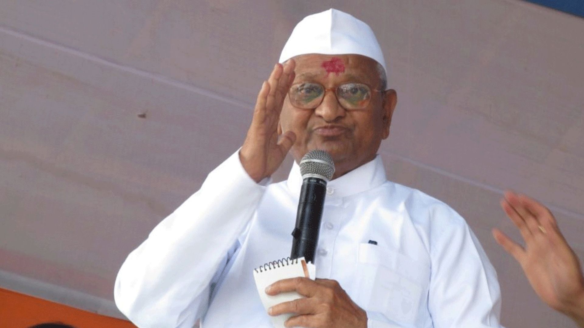 सामाजिक कार्यकर्ता अन्ना हजारे स्वास्थ्य संबंधी जटिलताओं के बाद ICU में भर्ती